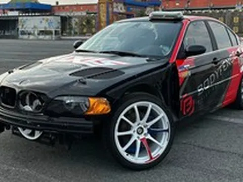 Bỏ gần nửa tỷ mua chiếc BMW này mới thực sự là dân chơi: Chẳng cái gì còn zin, không được lái ra đường