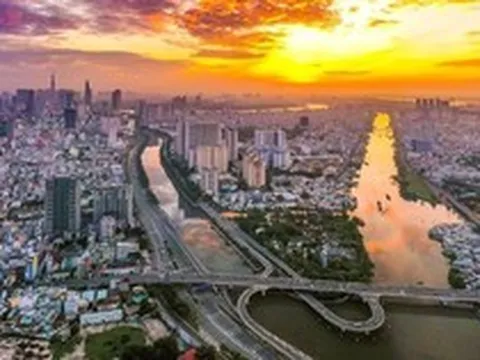 Đầu tàu kinh tế 'cài số lùi' tăng trưởng và điều hy hữu chưa từng xảy ra