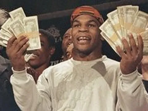 Thói chi tiêu vô tôi vạ khiến Mike Tyson bay sạch 400 triệu USD: Tặng cả siêu xe cho đối thủ từng thắng mình