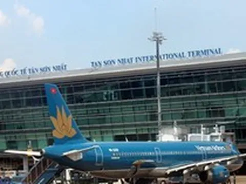 Tăng lượt cất, hạ cánh khơi thông ùn tắc sân bay Tân Sơn Nhất dịp 30/4