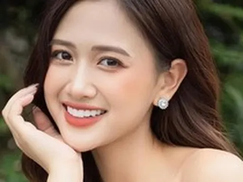 Bạn gái Hoa khôi ra sân cổ vũ tuyển thủ Việt Nam: Nhan sắc ngọt ngào, là mẫu ảnh có tiếng, MC VTV