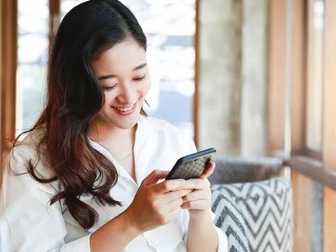 ‘Mẹ bỉm’ ngồi nhà bấm điện thoại, có ngày kiếm tiền bằng cả năm làm công ty: Đừng lãng phí đời mình để làm giàu cho người khác!