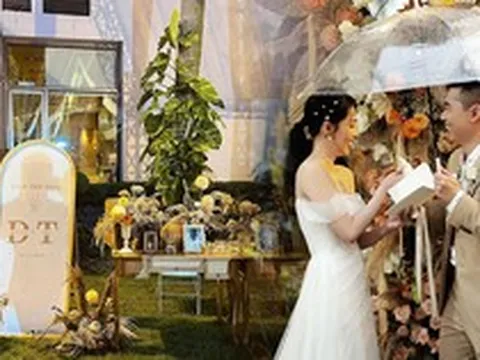Đám cưới lung linh dưới mưa nhờ phong cách trang trí độc lạ khiến cô dâu chú rể nổi bật