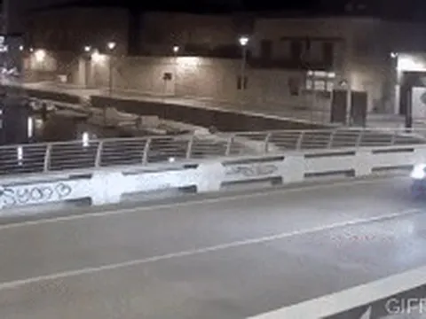 Bị cướp đồng hồ gần 50 tỷ, tay chơi lái Ferrari rình bắt kẻ xấu