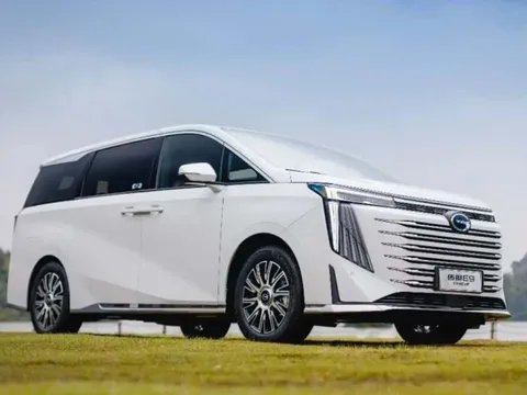 Hãng xe Trung Quốc ra mắt MPV đấu Alphard, khách Việt mua thì chạy từ Hà Nội vào Tây Nguyên vô tư với 1 bình xăng