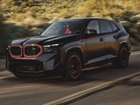 BMW vừa ra mắt mẫu xe lạ đời: Mạnh nhất nhưng không nhanh nhất, không phải xe điện nhưng đi được vài chục km không tốn giọt xăng nào