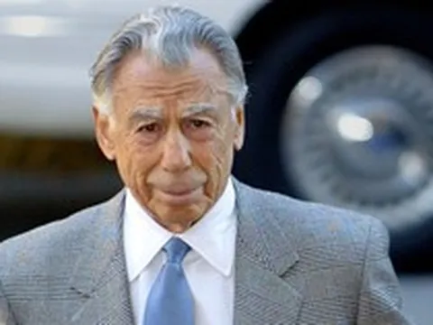 Cậu bé bán báo rong, không tốt nghiệp cấp 3 nhưng vẫn có thể sánh ngang Warren Buffett: “Độc chiêu” đầu tư không phải ai cũng học được