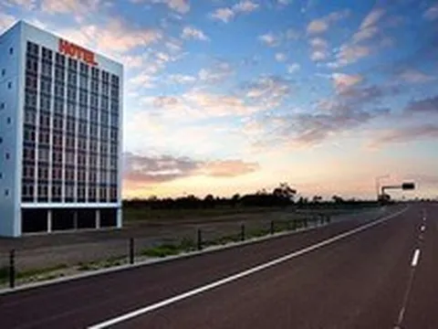 Bí mật bất ngờ bên trong khách sạn "ma" nằm chơ vơ bên cạnh đường cao tốc, không ít người tá hỏa khi dừng xe vào đặt phòng