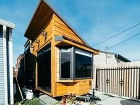 Tận dụng khoảng trống bất động sản, người đàn ông đặt 2 căn nhà di động rồi "sống tốt" từ tiền cho thuê