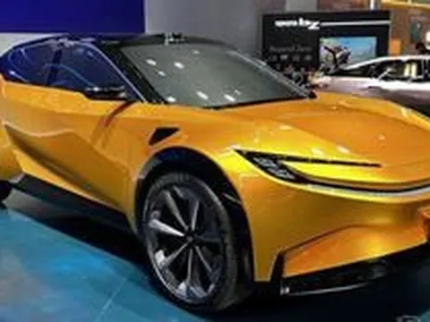 Che logo thì ít ai nghĩ đây là 2 xe Toyota mới ra mắt: Trông bóng bẩy, thời trang nhưng nội thất chắc chắn sẽ phải làm lại nhiều
