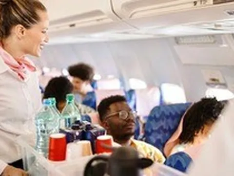 Nữ tiếp viên hàng không khẳng định: 'Muốn ăn ngon hãy ngồi ghế đầu trên máy bay'