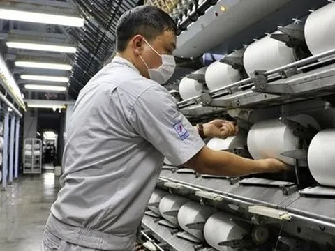Cạn đơn hàng, Sợi Thế Kỷ báo lãi sụt giảm 98%