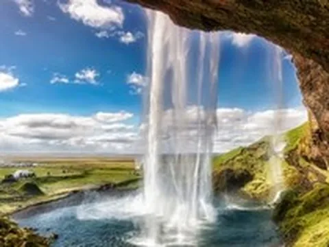 Choáng ngợp những thác nước đẹp ngoạn mục ở 'xứ băng đảo'