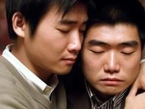 Chuỗi nhà hàng là nơi đàn ông trung niên tìm đến để được ở một mình và khóc