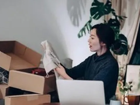 Nhiều người trẻ chưa hết tháng đã hết tiền