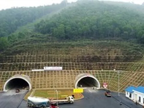 200km cao tốc Bắc - Nam thông xe dịp 30/4: Vì sao không có làn dừng khẩn cấp, trạm dừng nghỉ?