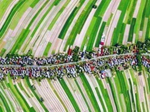 Ngôi làng đẹp như tranh vẽ chỉ có duy nhất một con đường