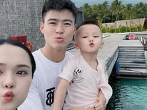 Duy Mạnh 'chịu chơi' nghỉ dưỡng ở thiên dường du lịch châu Á khiến Văn Đức phải thốt lên 'đúng là nhà giàu tiêu tiền'