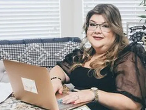 Chăm chỉ buôn đồ cũ, bà mẹ 3 con kiếm được hơn 17 tỷ đồng mỗi năm