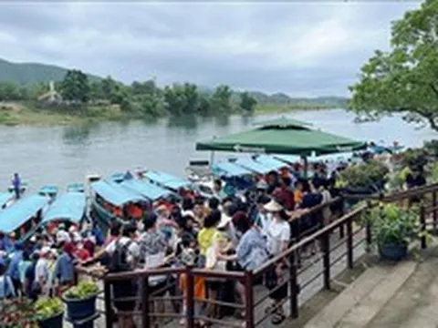 Phong Nha - Kẻ Bàng thu hút đông du khách dịp nghỉ lễ 30/4 - 1/5