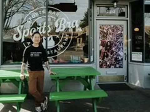 Người phụ nữ 43 tuổi dốc sạch tiền tiết kiệm, mở một quán bar chỉ chiếu các môn thể thao dành cho phái đẹp: Thu gần 23 tỷ đồng trong 8 tháng