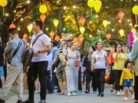 Khách Trung Quốc đến Việt Nam tăng đột biến, nhưng vẫn chỉ tương đương 1/4 lượng du khách từ một nước khác