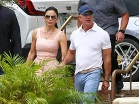 Garage vạch trần lối sống vương giả của tỷ phú nổi tiếng vì “tằn tiện": Ngày thường săn đồ sales nhưng ăn chơi không thua kém một ai