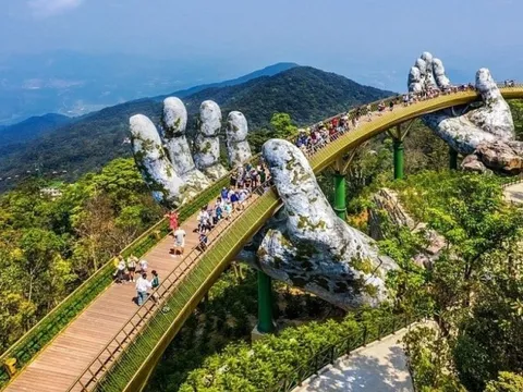 Bùng nổ lượng khách du lịch dịp lễ 30/4, 1/5