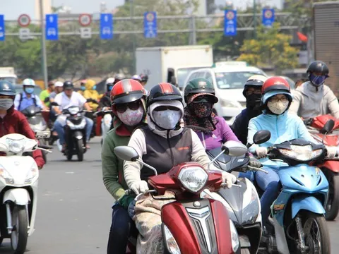 Nắng nóng như thiêu như đốt, nhiều nơi trên 42 độ C