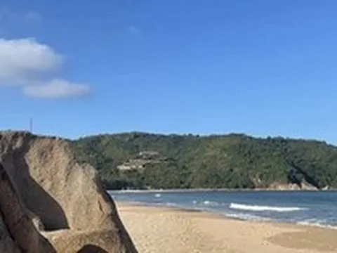 Hành trình khám phá bãi biển cát trắng "bí ẩn" ở Việt Nam