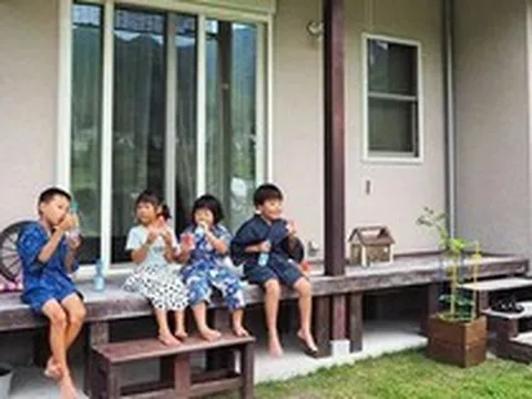 Ngôi nhà nhỏ nhưng sắp xếp cực khéo của vợ chồng bỏ phố về quê