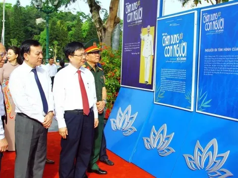 Khai mạc triển lãm chuyên đề "Hồ Chí Minh - Chân dung một con người"