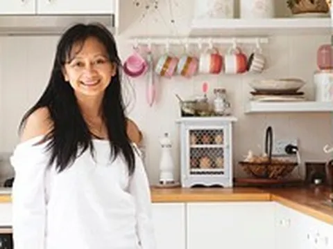 Cô gái 49 tuổi bỏ việc lương cao, về làng mua nhà sống đời độc thân