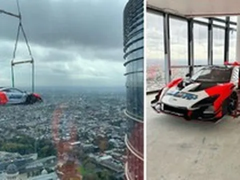 Cẩu siêu xe McLaren giá 2 triệu USD lên penthouse tầng 57 bị chỉ trích là 'khoe của', chủ xe phản bác 'mọi người giận dữ vì tôi có quá nhiều tiền'