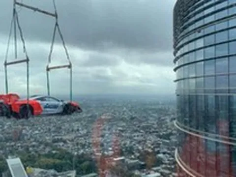 Màn phô trương sự giàu có độc nhất vô nhị: Cẩu siêu xe 2 triệu USD lên căn penthouse tầng 57 đắt đỏ, nhận về cái kết chính chủ không ngờ tới