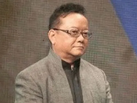 Mang chiếc bình mẻ đến hỏi chuyên gia, người phụ nữ mừng như bắt được vàng: Giá trị ngang ngửa nửa căn chung cư, suýt thì đem bán phế liệu