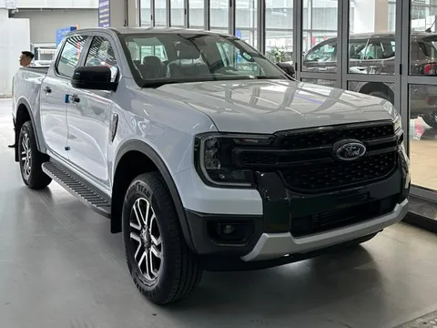 Ford Ranger Sport và XLS 2023 đã về đại lý: Nhiều nâng cấp hợp gu khách Việt, tiếp tục lấn át Hilux và Triton