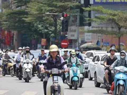 Miền Bắc tăng nhiệt mạnh, Nam Bộ mưa dông