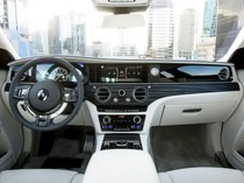 Chiếc Rolls-Royce yên tĩnh đến mức "gây buồn nôn" cho người lái, hãng phải sửa lại để xe ồn ào hơn