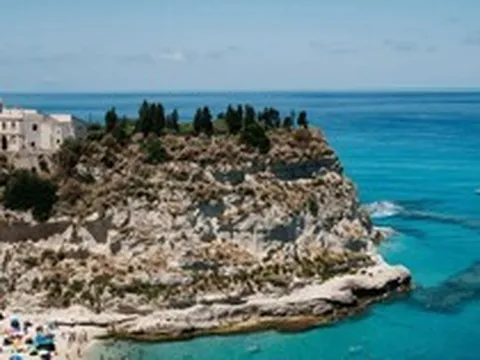 Lạ lùng nơi mua nhà ‘rẻ như cho’: Chi khoảng 77.000 đồng đã ‘chốt đơn’ được 3 căn nhà, còn được trả tiền khủng để xách vali đến ở