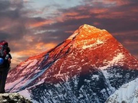 Tại sao đỉnh Everest lại tạo ra tiếng ồn vào ban đêm?
