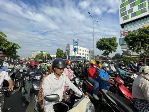 Đề xuất thay hàng loạt hàng rào kéo di động ở TP HCM