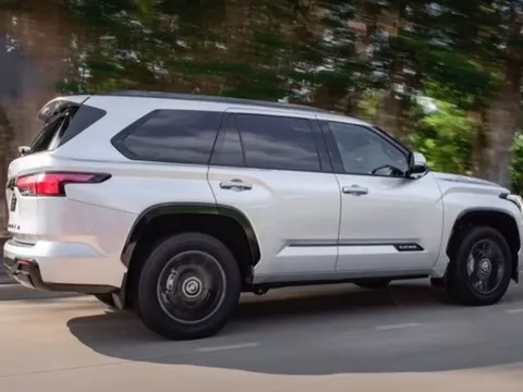 Hé lộ phiên bản điện khí hóa của Toyota Fortuner