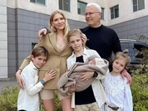 Cô gái nghèo tự mình thay đổi vận mệnh một cách ngoạn mục rồi làm vợ tỷ phú Nga