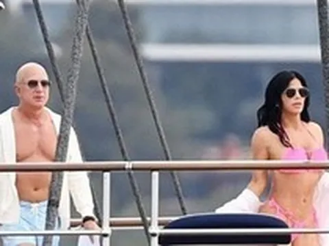Bạn gái diện bikini cùng tỷ phú Jeff Bezos trên siêu du thuyền 500 triệu USD
