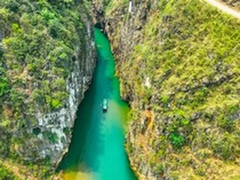 Phát hiện hẻm đá hoang sơ trên sông Nho Quế, Hà Giang đẹp như phim Hollywood