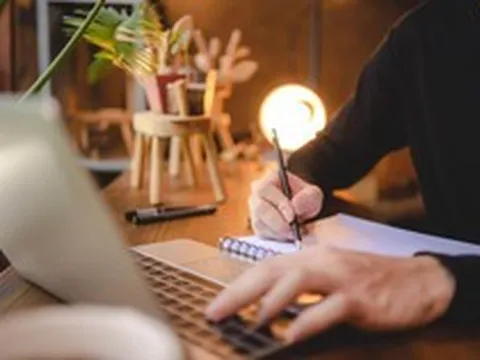 Chán việc văn phòng, người đàn ông 32 tuổi dùng tài lẻ kiếm sương sương 330 triệu đồng/tháng, tiết lộ chiến lược để khách hàng chịu chi tự tìm tới