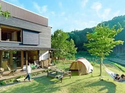 Gia đình 5 người ở trên núi suốt 10 năm, tự làm nhà để sống gần gũi với thiên nhiên