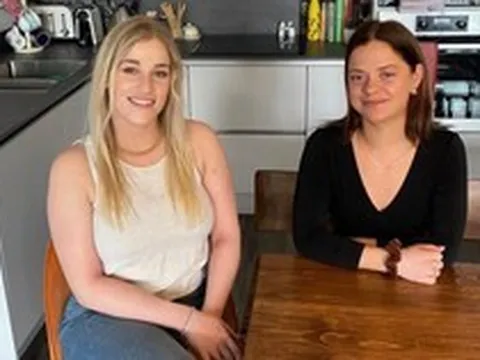 Cặp bạn thân 15 năm cùng nhau bỏ ra 14,6 tỷ mua căn nhà đầu tiên