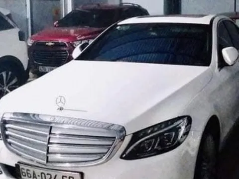 Vụ Mercedes trượt đăng kiểm xôn xao mạng xã hội: "Đăng kiểm viên làm khó chúng tôi"